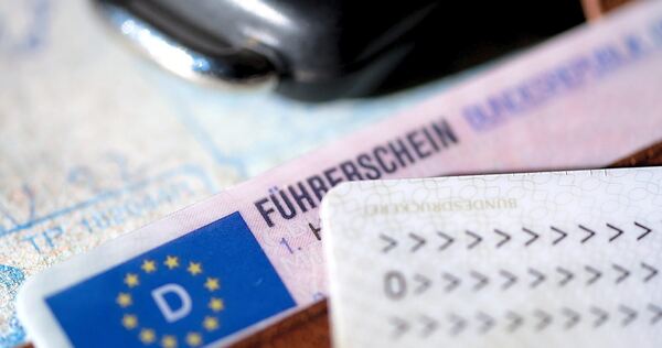 Einen Führerschein hat die 17-Jährige offenbar nicht. Einen Führerschein hat die 17-Jährige offenbar nicht.