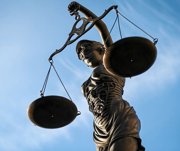 Statue der Justitia: Vor dem Amtsgericht Besigheim wurden zwei Fälle von Körperverletzung verhandelt.