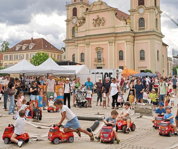 „Familienfreundlich“ ist weitaus mehr als Spiel und Spaß beim Kinderfest auf dem Marktplatz: Gefragt sind harte Faktoren von Arbeit und Wohnen über Migration bis zur Gesundheit und Umwelt.