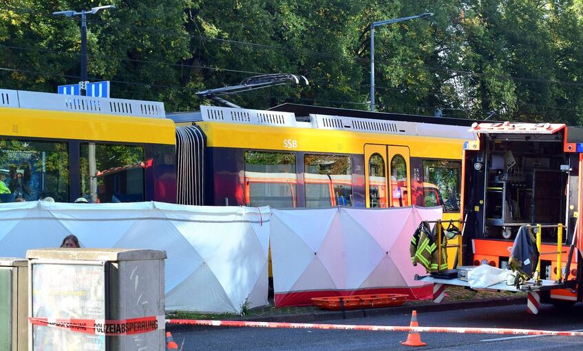 Person in Stuttgart von Stadtbahn erfasst