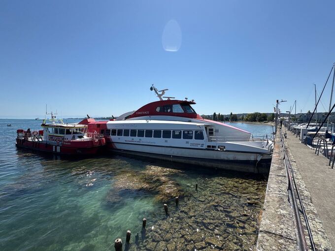 Katamaran prallt in Konstanz gegen Hafenmauer Katamaran prallt in Konstanz gegen Hafenmauer