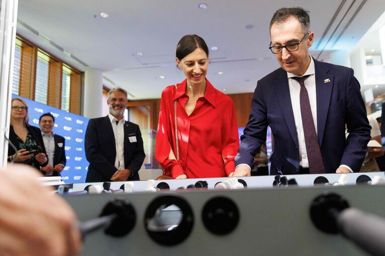 Flavia Zaka und Cem Özdemir Flavia Zaka und Cem Özdemir