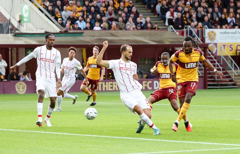 FC Motherwell - SC Freiburg FC Motherwell - SC Freiburg