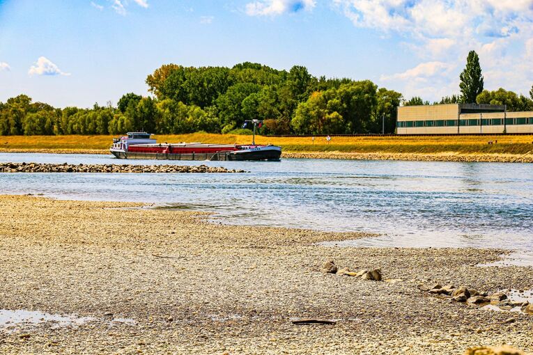 Niedrigwasser am Rhein Niedrigwasser am Rhein