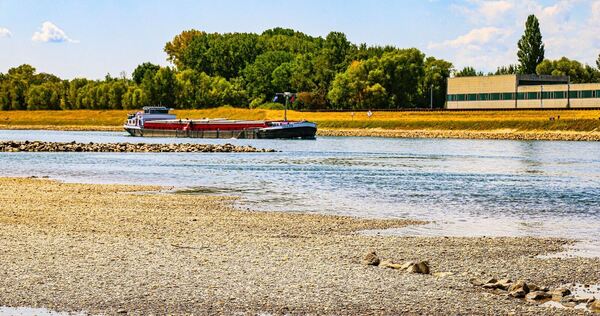 Niedrigwasser am Rhein