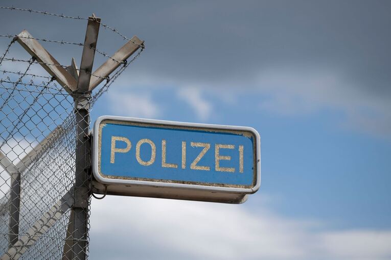 Polizeipräsidium - Polizeischild