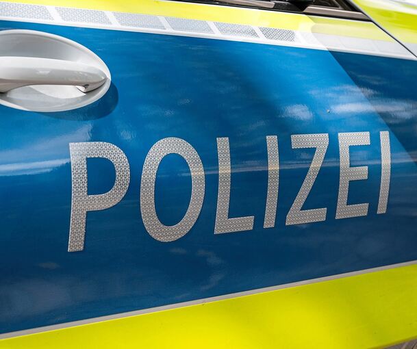 Die Polizei sucht noch Zeugen der Unfallflucht. Die Polizei sucht noch Zeugen der Unfallflucht.