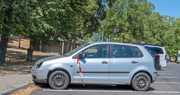 Die zuständige Verkehrspolizei hat das Auto Mitte Juni stillgelegt.