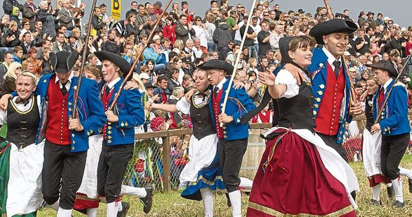 Tanz auf dem Stoppelfeld: Der Schäferlauf gehört zu Markgröningen wie kaum etwas anderes.