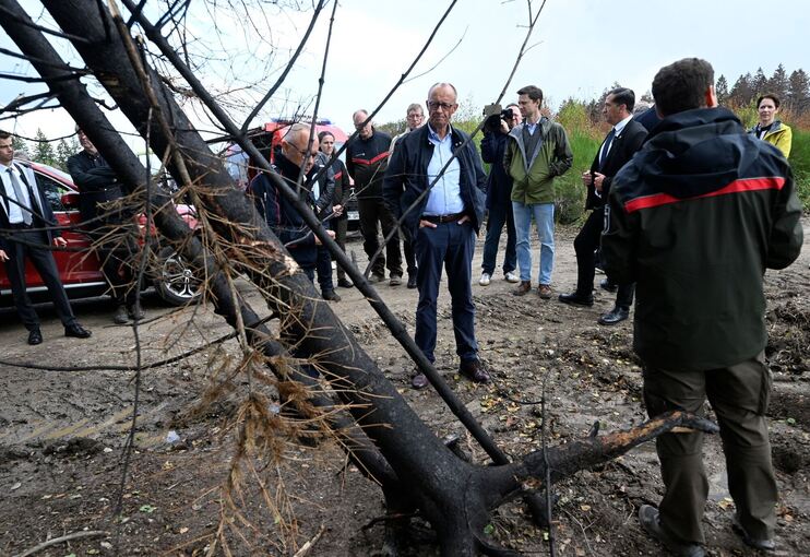 Bundeskanzler Merz besucht Waldbrandgebiet in Hürtgenwald Bundeskanzler Merz besucht Waldbrandgebiet in Hürtgenwald