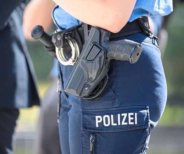 Der 24-Jährige bedrohte die Einsatzkräfte vor Ort. Der 24-Jährige bedrohte die Einsatzkräfte vor Ort.