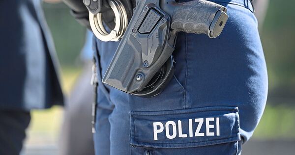 Der 24-Jährige bedrohte die Einsatzkräfte vor Ort.