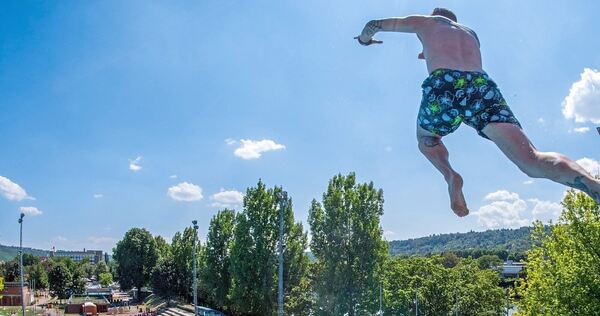 Inselbad im Stuttgarter Stadtteil Untertürkheim: Vor drei Jahren sollen hier Mädchen sexuell bedrängt worden sein. Der Prozess e Inselbad im Stuttgarter Stadtteil Untertürkheim: Vor drei Jahren sollen hier Mädchen sexuell bedrängt worden sein. Der Prozess endete in diesem Monat mit einer Einstellung.