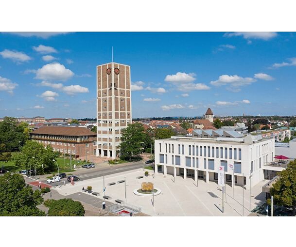 Teams der Stadt machen mithilfe von Wärmebildkameras Temperaturmessungen auf unterschiedlichen Oberflächen. Teams der Stadt machen mithilfe von Wärmebildkameras Temperaturmessungen auf unterschiedlichen Oberflächen.