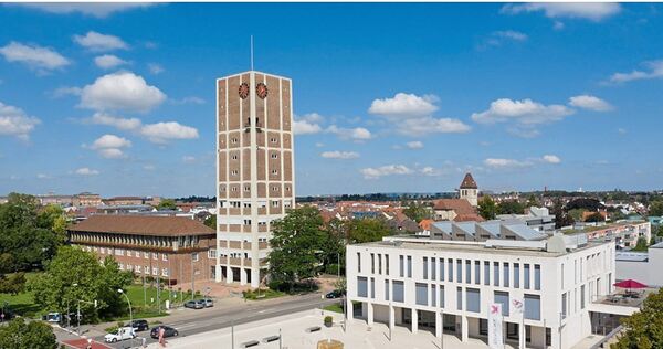 Teams der Stadt machen mithilfe von Wärmebildkameras Temperaturmessungen auf unterschiedlichen Oberflächen.