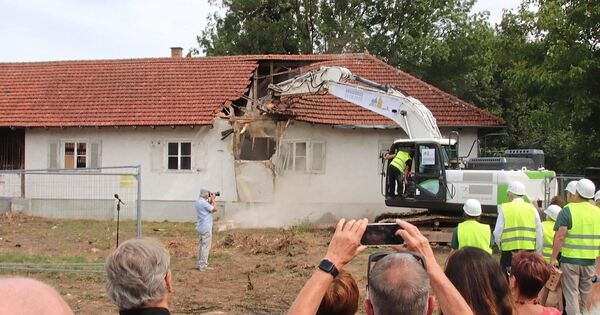 Starlings slowed down the demolition: Now the excavators are rolling for ...