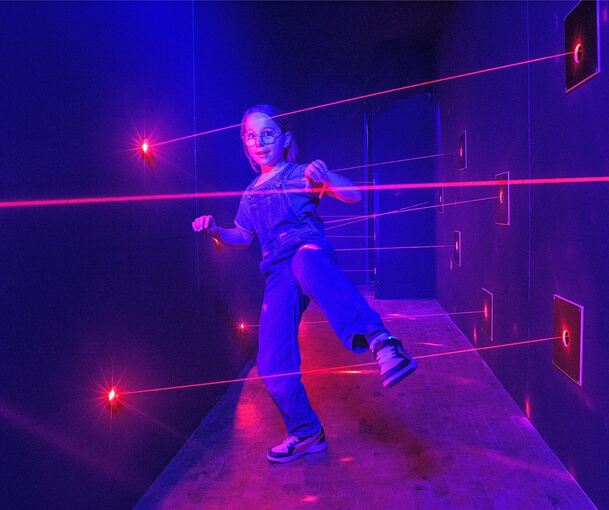 Im Lasertunnel sind Meisterdieb-Moves gefragt, um den Strahlen auszuweichen und zum Schatz zu gelangen.