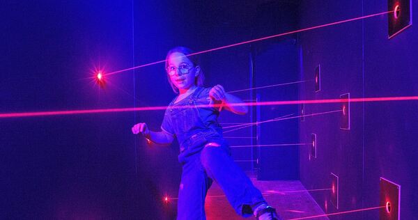 Im Lasertunnel sind Meisterdieb-Moves gefragt, um den Strahlen auszuweichen und zum Schatz zu gelangen. Im Lasertunnel sind Meisterdieb-Moves gefragt, um den Strahlen auszuweichen und zum Schatz zu gelangen.
