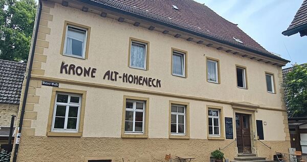 Die Krone Alt-Hoheneck ist knapp über 200 Jahre alt. Nach zwölf Jahren verabschiedet sich die Familie Fetzer von ihrem Herzenspr Die Krone Alt-Hoheneck ist knapp über 200 Jahre alt. Nach zwölf Jahren verabschiedet sich die Familie Fetzer von ihrem Herzensprojekt.
