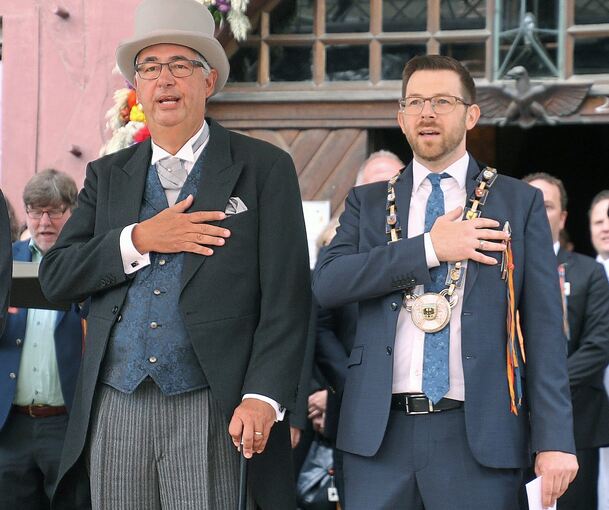 „Der Schäferlauf ist ein Stück Markgröninger Identität“: Bürgermeister Jens Hübner (rechts) und Landrat Dietmar Allgaier bei der Festeröffnung.