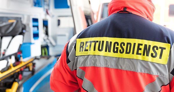 Ein Motorradfahrer ist bei einem Unfall schwer verletzt worden. Ein Motorradfahrer ist bei einem Unfall schwer verletzt worden.