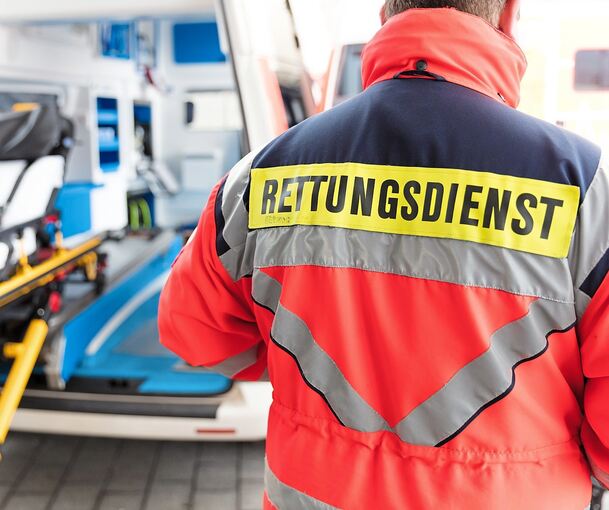 Die Rentnerin wurde vom Rettungsdienst in ein Krankenhaus gebracht Die Rentnerin wurde vom Rettungsdienst in ein Krankenhaus gebracht
