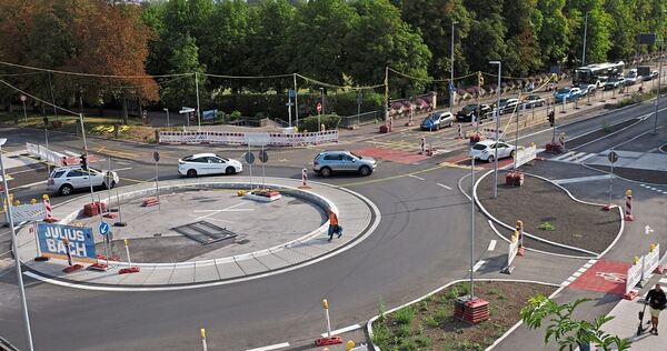 Der Kreisel an der Schnittstelle zwischen Oststadt und Innenstadt nimmt Gestalt an. Der südliche Bereich ist bis auf wenige Restarbeiten bereits fertig.
