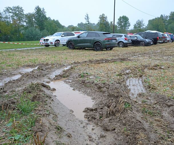 Das Gelände des Leistungshütens nach dem Unwetter am Freitag; die Veranstaltung musste abgebrochen werden. Das Gelände des Leistungshütens nach dem Unwetter am Freitag; die Veranstaltung musste abgebrochen werden.