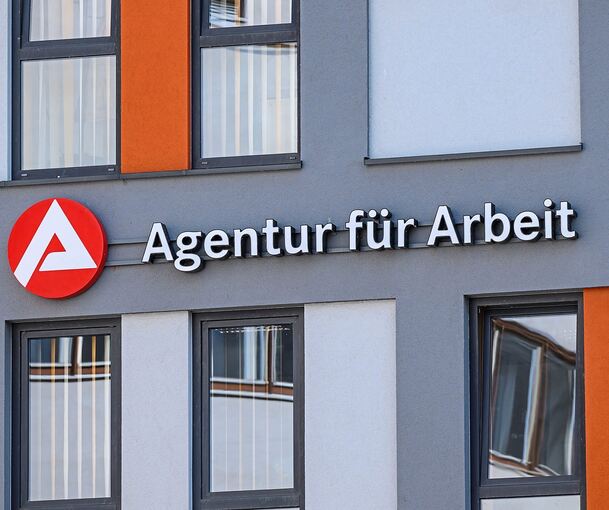 Auch im Sommermonat August stieg die Arbeitslosigkeit vorerst insgesamt an. Auch im Sommermonat August stieg die Arbeitslosigkeit vorerst insgesamt an.