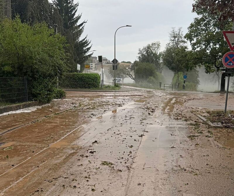 Das Unwetter hat auch viel Dreck mitgebracht.