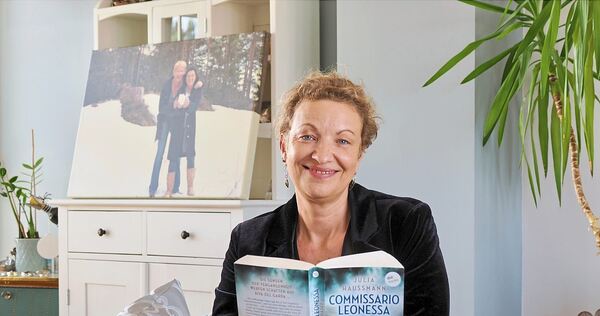 „Commissario Leonessa: Tod am Gardasee“: Das Schreiben ihres ersten Krimis hat Julia Haussmann geholfen, den Tod ihrer Mutter zu verarbeiten.
