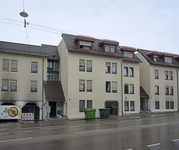 Der Komplex in der Martin-Luther-Straße 18 und 20 zeigt weiter deutliche Spuren vom Tiefgaragenbrand am 9. August.