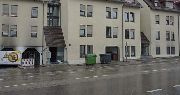 Der Komplex in der Martin-Luther-Straße 18 und 20 zeigt weiter deutliche Spuren vom Tiefgaragenbrand am 9. August.