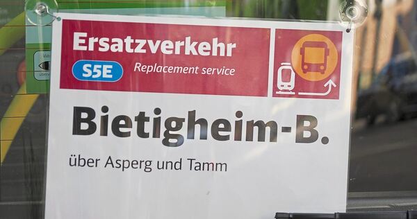 Unter anderem für die S-Bahn gibt es einen Ersatzbus zwischen Ludwigsburg und Bietigheim, der dort aber relativ weit entfernt vom ZOB hält, um den regulären Linienbetrieb nicht zu behindern.