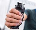 Der unbekannte Pfefferspray-Sprüher wird von der Polizei gesucht.