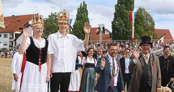 Lisa Link-Wohlfahrt und Jannick Belz sind das neue Schäferlauf-Königspaar.