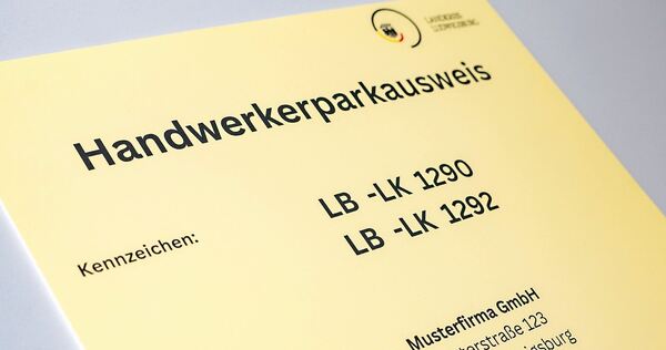 Der Parkausweis ist für Handwerksbetriebe gedacht, die darauf angewiesen sind, Material und Maschinen mit ihren Fahrzeugen nah am Einsatzort abzustellen.