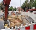 In der Schorndorfer Straße verlegen die Stadtwerke bis zum Ende der Ferien Fernwärmeleitungen. Hier geht es bis 18. September nur einspurig voran. Zum Krankenhaus geht es von einer Seite nur über die Neckar-, Robert-Koch- und Harteneckstraße.