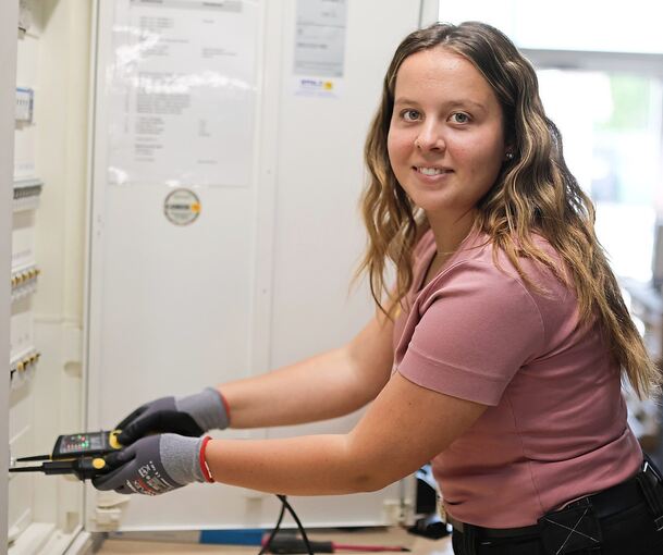 Die angehende Elektrikermeisterin Sarah Jetter brennt fürs Handwerk – und will auch andere Frauen dafür begeistern.
