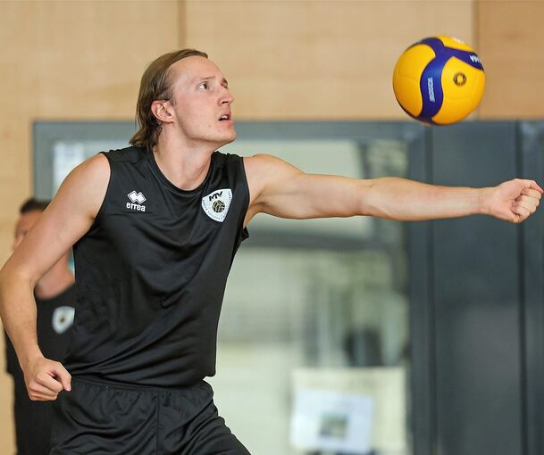 Geht als Anführer im Training der Barock Volleys voran: Ben-Simon Bonin.
