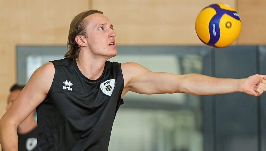 Geht als Anführer im Training der Barock Volleys voran: Ben-Simon Bonin.