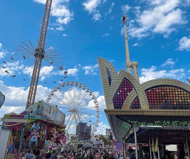 Der Pferdemarkt lockt mit einem großen Programm, darunter der traditionelle Festumzug. Der Pferdemarkt lockt mit einem großen Programm, darunter der traditionelle Festumzug.