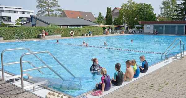 Wer gerne schwimmt, kann in Löchgau ungehindert seine Bahnen ziehen. Wer gerne schwimmt, kann in Löchgau ungehindert seine Bahnen ziehen.