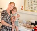 Auf seine Art ein aufgeweckter und sehr liebenswerter Junge: Léon Moormann und seine Mama Sarah. Auf seine Art ein aufgeweckter und sehr liebenswerter Junge: Léon Moormann und seine Mama Sarah.