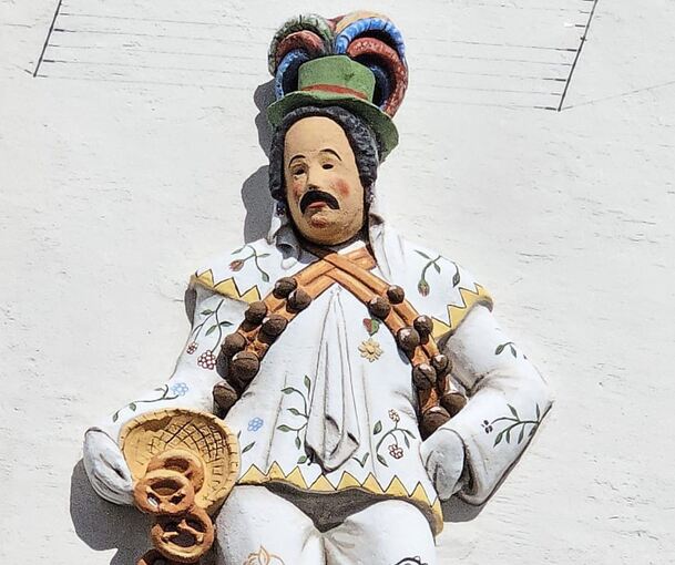 Frisch saniert: Die Narro-Figur an dem Gebäude in der Solitudestraße 9.