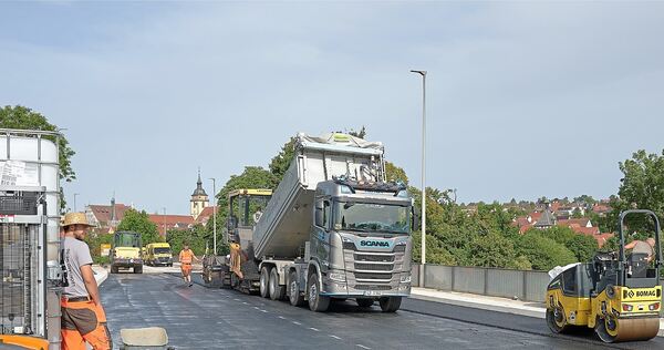 Die Sanierungsarbeiten auf der Auwiesenbrücke in Bietigheim-Bissingen werden in dieser Woche beendet. Die Sanierungsarbeiten auf der Auwiesenbrücke in Bietigheim-Bissingen werden in dieser Woche beendet.