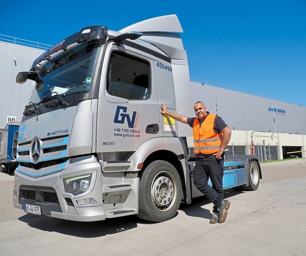 Fahrercoach Domenico De Rosa ist begeistert von den E-Lkw seiner Spedition Große-Vehne.