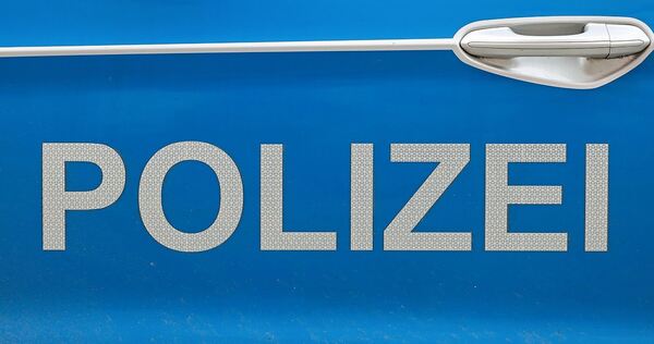 Die Polizei bittet Zeugen, sich zu melden. Die Polizei bittet Zeugen, sich zu melden.