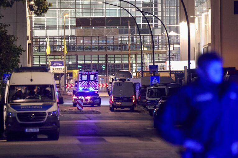 Polizeieinsatz auf Fabrikgelände in Hamburg Polizeieinsatz auf Fabrikgelände in Hamburg