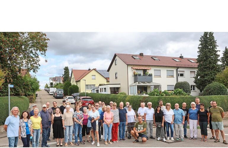 Viele Bewohner der Weststadt sind verärgert. Dutzende von ihnen kamen zum Fototermin. Viele Bewohner der Weststadt sind verärgert. Dutzende von ihnen kamen zum Fototermin.